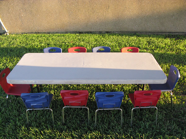 Preschool tables and chairs are for rent in Dallas, Plano, Frisco. Call us for pre-school tables and chairs for children's birthday parties. Our bright preschool tables and chairs may be rented with or without a bounce house in Plano, Dallas, Frisco. Your kids party will be great with our pre-school table and chair sets. 